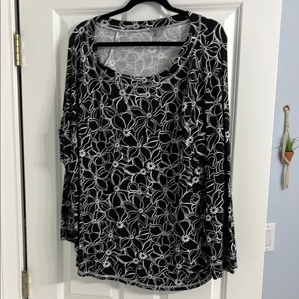 T Talbots UPF 50-Black and White Floral Women's Top